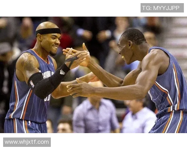 开拓者与山猫的激烈对决谁能在赛场上笑到最后